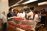 Celebs Pay Last Respects to Superstar Krishna